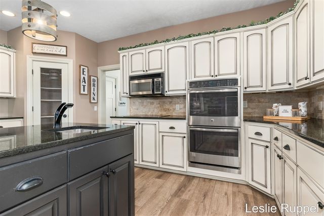 8985 24th Avenue, Jenison, MI 49428