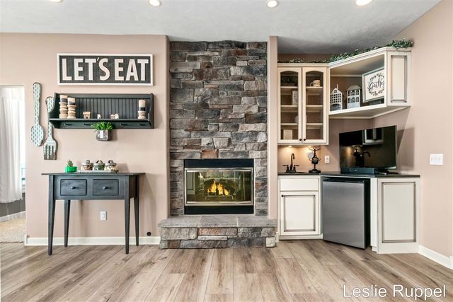8985 24th Avenue, Jenison, MI 49428