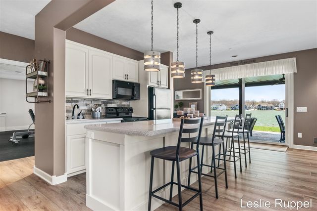 8985 24th Avenue, Jenison, MI 49428