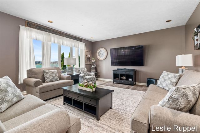 8985 24th Avenue, Jenison, MI 49428