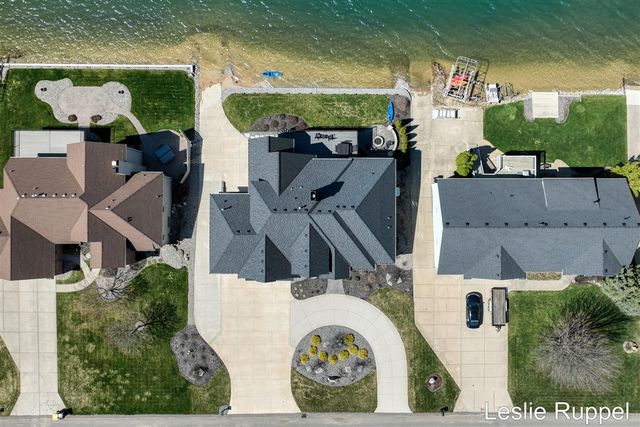 8985 24th Avenue, Jenison, MI 49428
