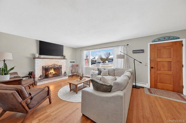 7 Nied Drive, Pleasant Valley, NY 12569