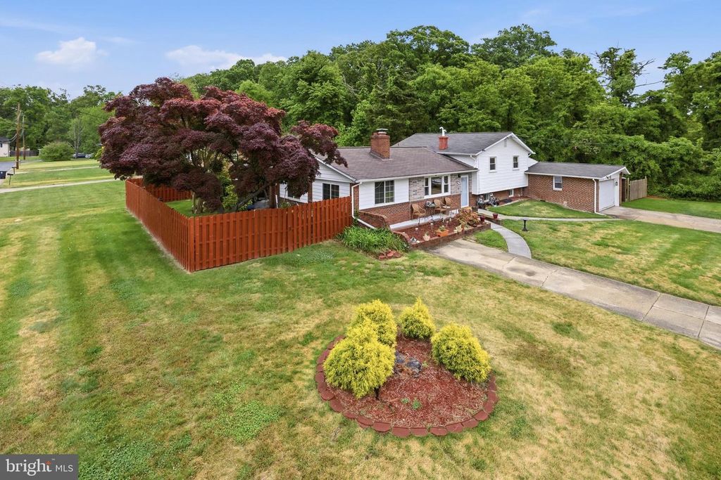 8110 BERNARD DR, Fort Washington, MD 20744