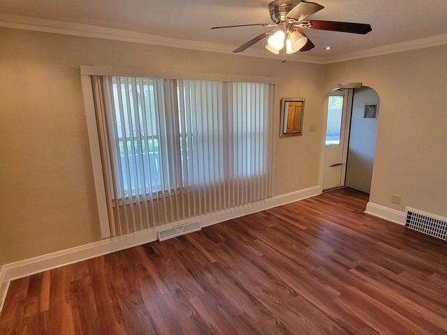 6850 St James STREET, Wauwatosa, WI 53213