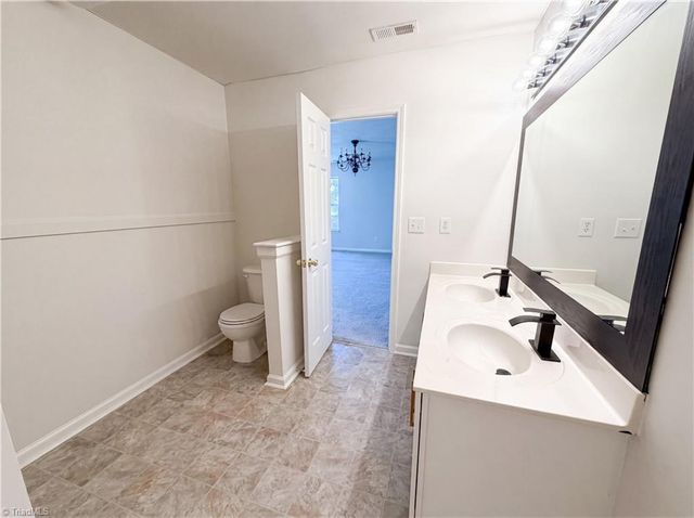 207 Calla Lilly Lane, Kernersville, NC 27284