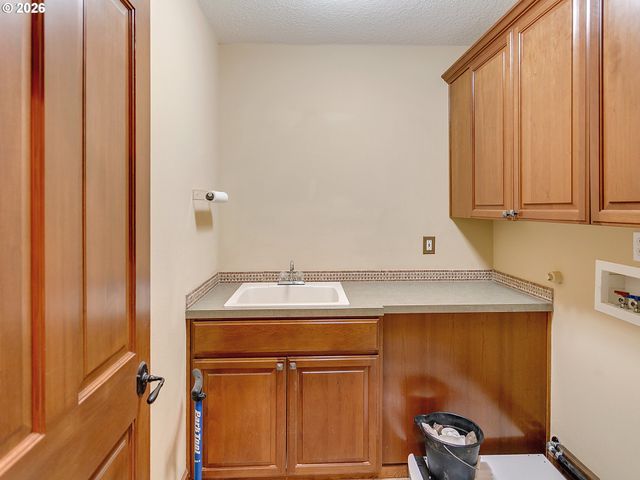 11048 Sw MADRONE Ct, Tualatin, OR 97062