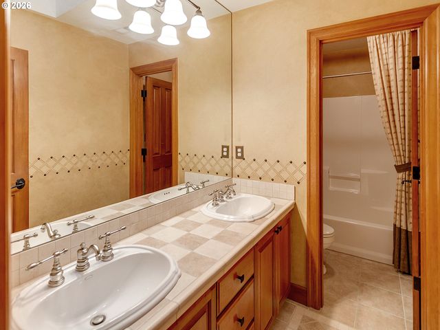 11048 Sw MADRONE Ct, Tualatin, OR 97062