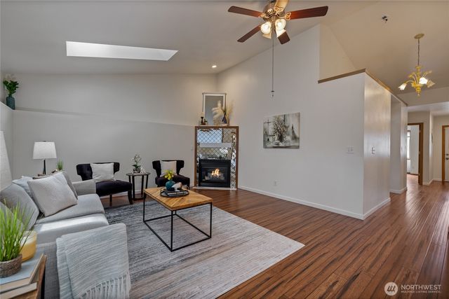 1069 5th, Steilacoom, WA 98388