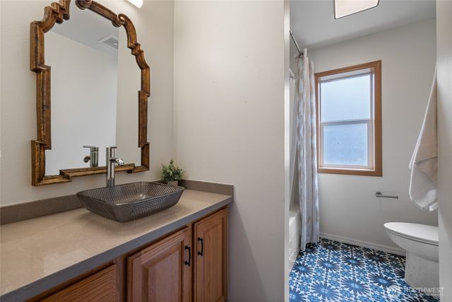1069 5th, Steilacoom, WA 98388