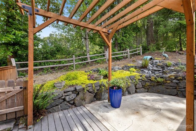 1069 5th, Steilacoom, WA 98388