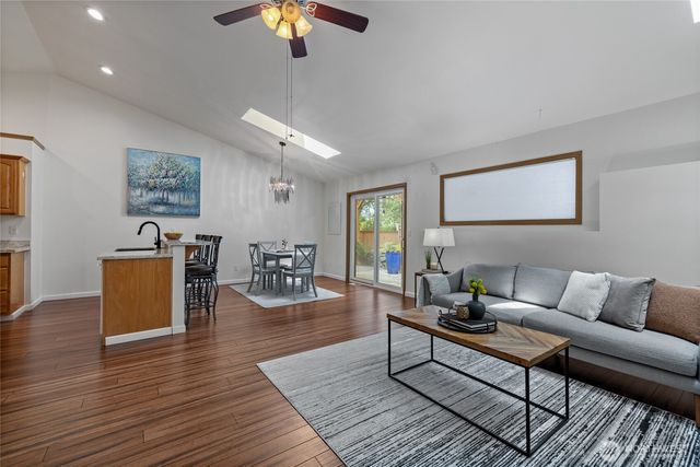 1069 5th, Steilacoom, WA 98388