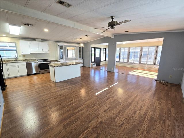 8907 32ND AVENUE E, Palmetto, FL 34221