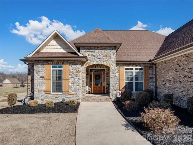 137 Ledge Stone Lane, Gaffney, SC 29341