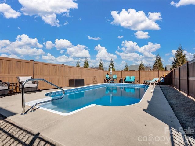 137 Ledge Stone Lane, Gaffney, SC 29341