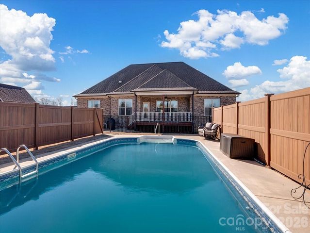 137 Ledge Stone Lane, Gaffney, SC 29341