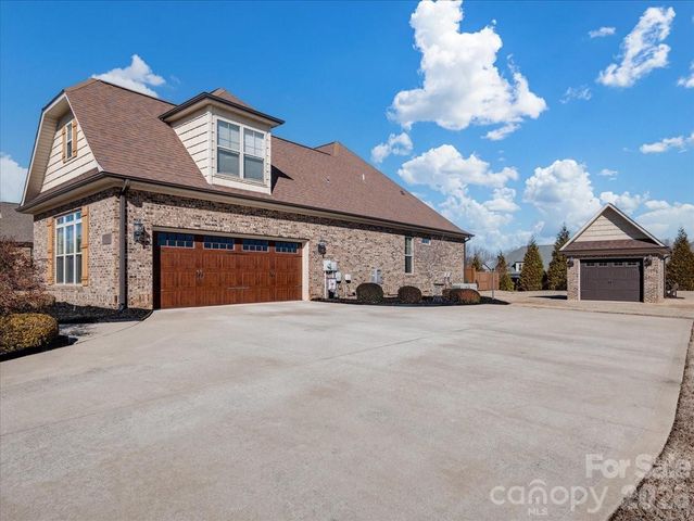 137 Ledge Stone Lane, Gaffney, SC 29341