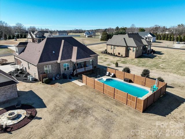 137 Ledge Stone Lane, Gaffney, SC 29341