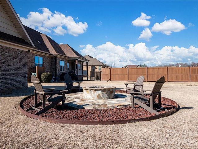 137 Ledge Stone Lane, Gaffney, SC 29341