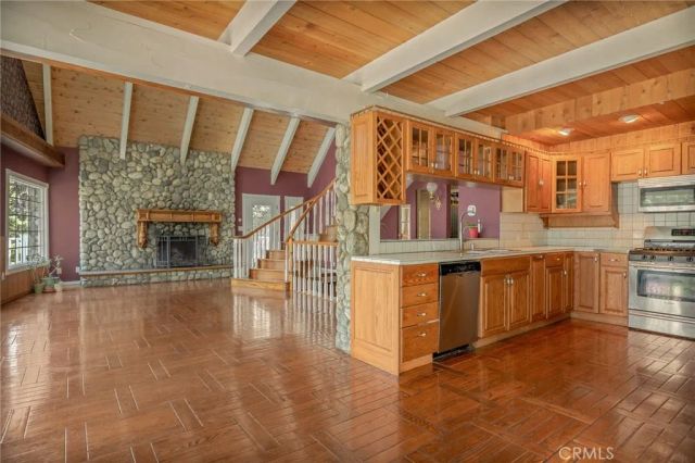 755 Grass Valley, Lake Arrowhead, CA 92352