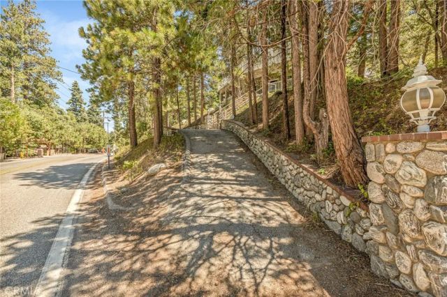 755 Grass Valley, Lake Arrowhead, CA 92352