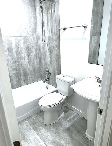 8639.5 W Foster Avenue 1N, Chicago, IL 60656