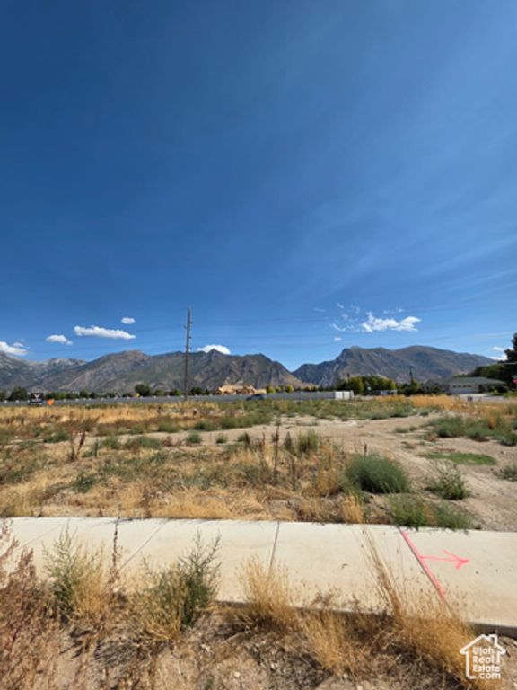 Image 2 of property listing at 11228 N HAWKSTONE WAY #110, Highland, UT 84003