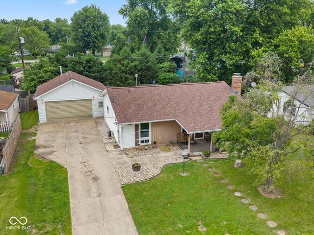 242 Hollybrook Drive, Whiteland, IN 46184