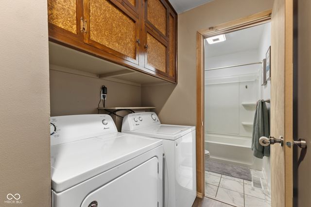 242 Hollybrook Drive, Whiteland, IN 46184