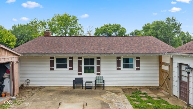 242 Hollybrook Drive, Whiteland, IN 46184