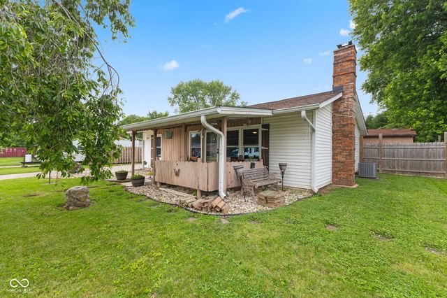 242 Hollybrook Drive, Whiteland, IN 46184