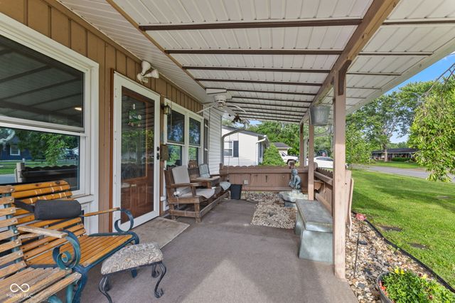 242 Hollybrook Drive, Whiteland, IN 46184