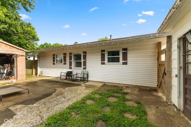 242 Hollybrook Drive, Whiteland, IN 46184