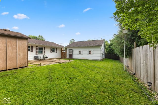 242 Hollybrook Drive, Whiteland, IN 46184