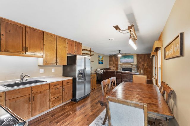 242 Hollybrook Drive, Whiteland, IN 46184