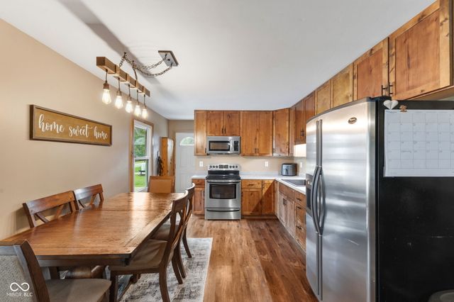242 Hollybrook Drive, Whiteland, IN 46184
