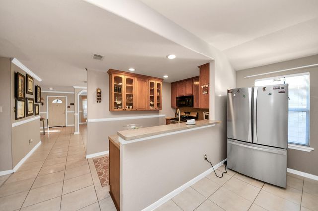 9519 Summer Laurel Lane, Houston, TX 77088