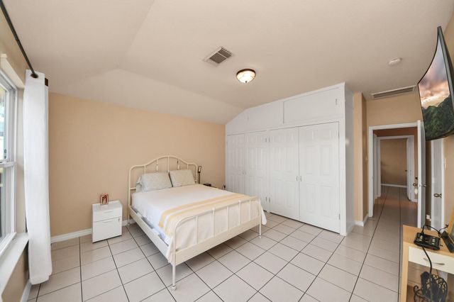 9519 Summer Laurel Lane, Houston, TX 77088