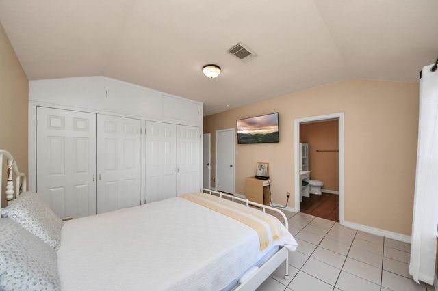 9519 Summer Laurel Lane, Houston, TX 77088