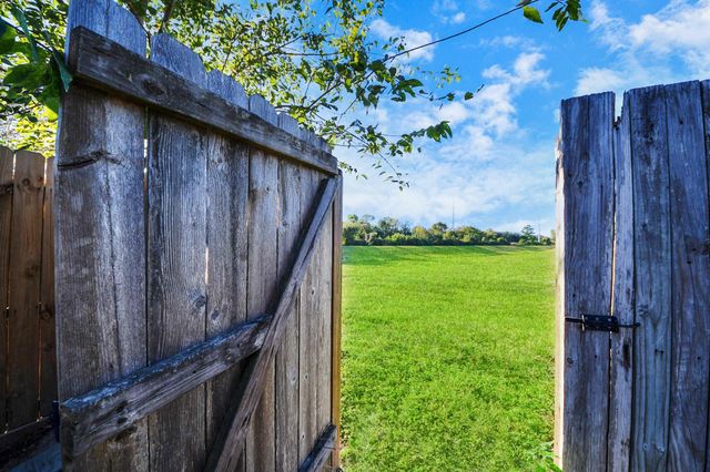 9519 Summer Laurel Lane, Houston, TX 77088