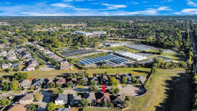 9519 Summer Laurel Lane, Houston, TX 77088