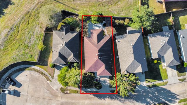 9519 Summer Laurel Lane, Houston, TX 77088