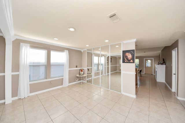 9519 Summer Laurel Lane, Houston, TX 77088