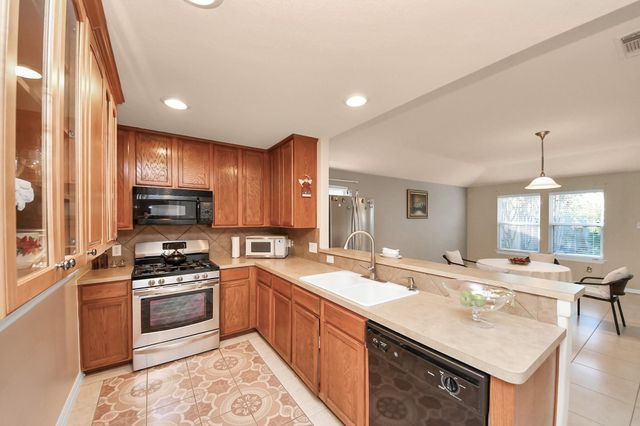 9519 Summer Laurel Lane, Houston, TX 77088