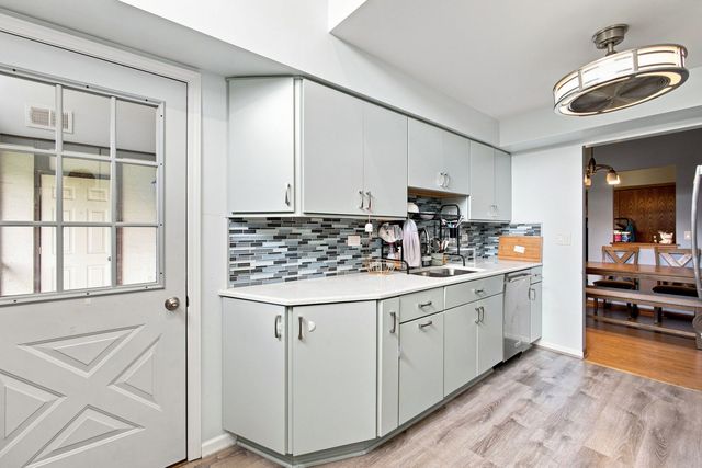 18075 Royal Oak Court 2S, Tinley Park, IL 60477
