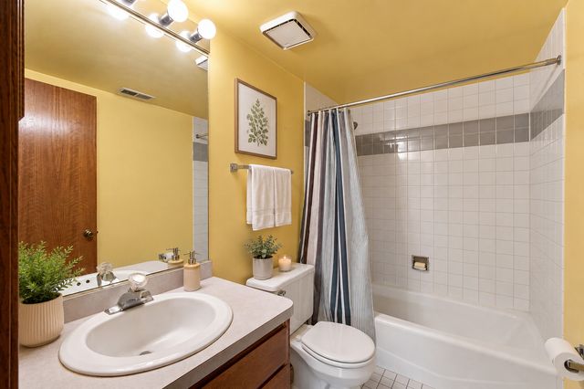 18075 Royal Oak Court 2S, Tinley Park, IL 60477