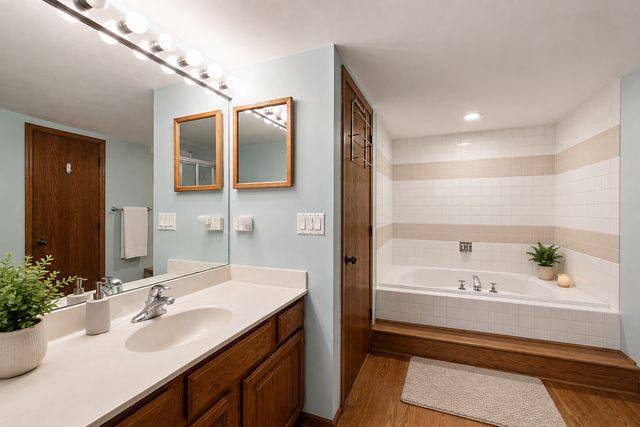 18075 Royal Oak Court 2S, Tinley Park, IL 60477