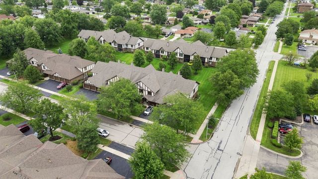 18075 Royal Oak Court 2S, Tinley Park, IL 60477