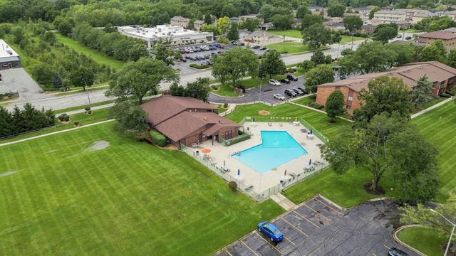 18075 Royal Oak Court 2S, Tinley Park, IL 60477
