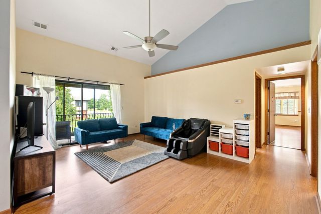18075 Royal Oak Court 2S, Tinley Park, IL 60477