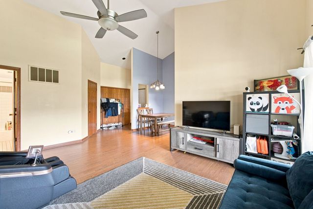 18075 Royal Oak Court 2S, Tinley Park, IL 60477